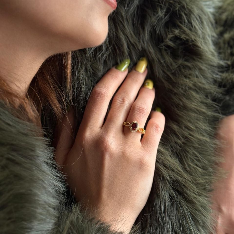 GARNET DETAIL GOLD PLATED SILVER RING