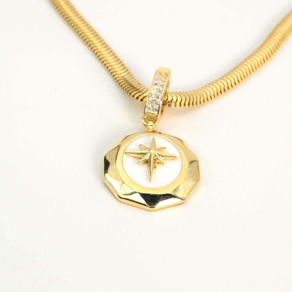 İtalyan Kutup Yıldızı Kabartmalı Kolye