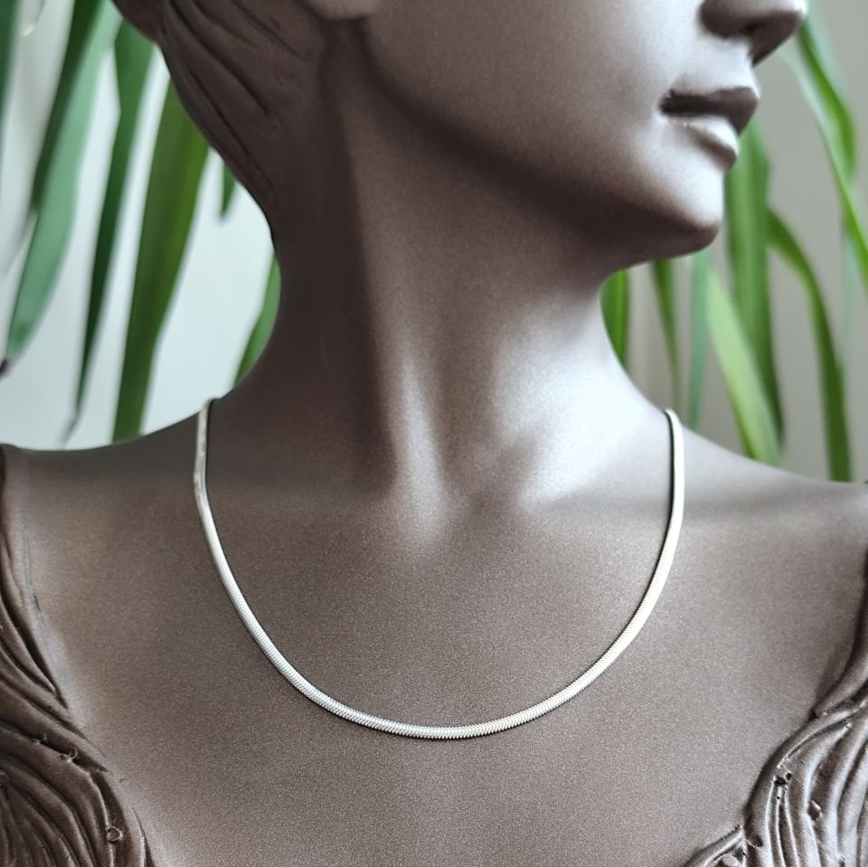 Balıksırtı Beyaz İnce Gümüş Kolye