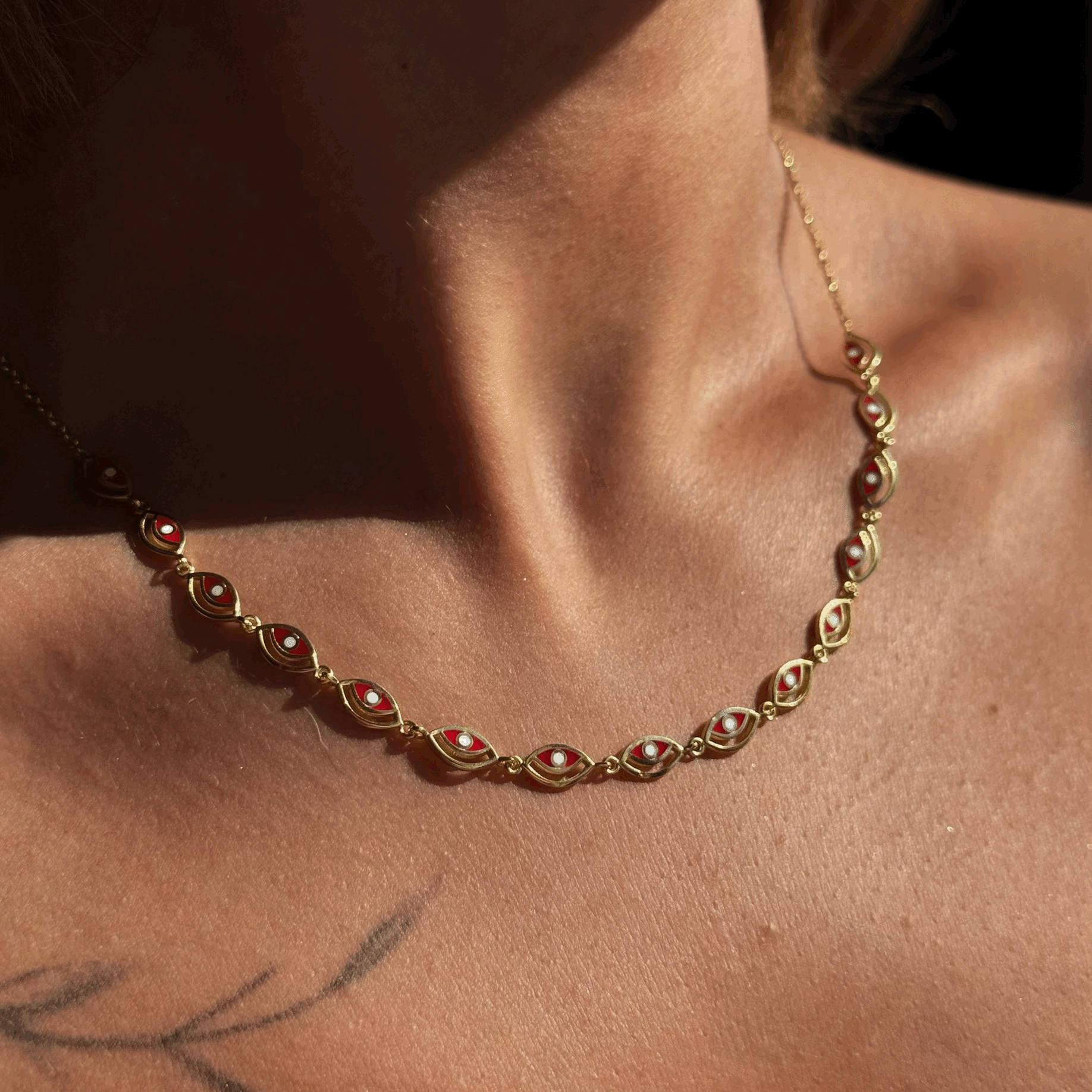 Kırmızı Göz Kolye