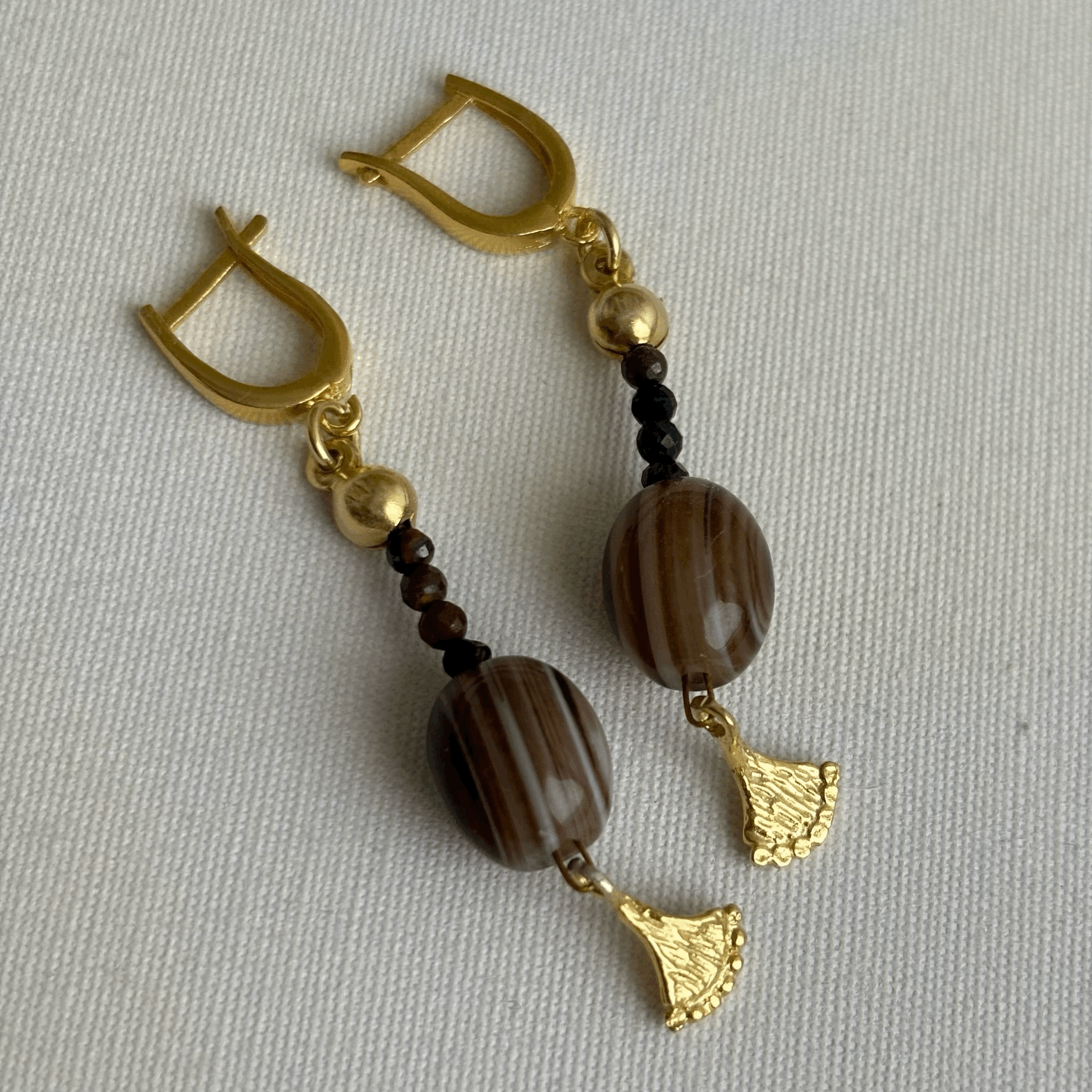 Taşlı Detay Ginkgo Yaprağı Küpe 18K Altın Kaplama