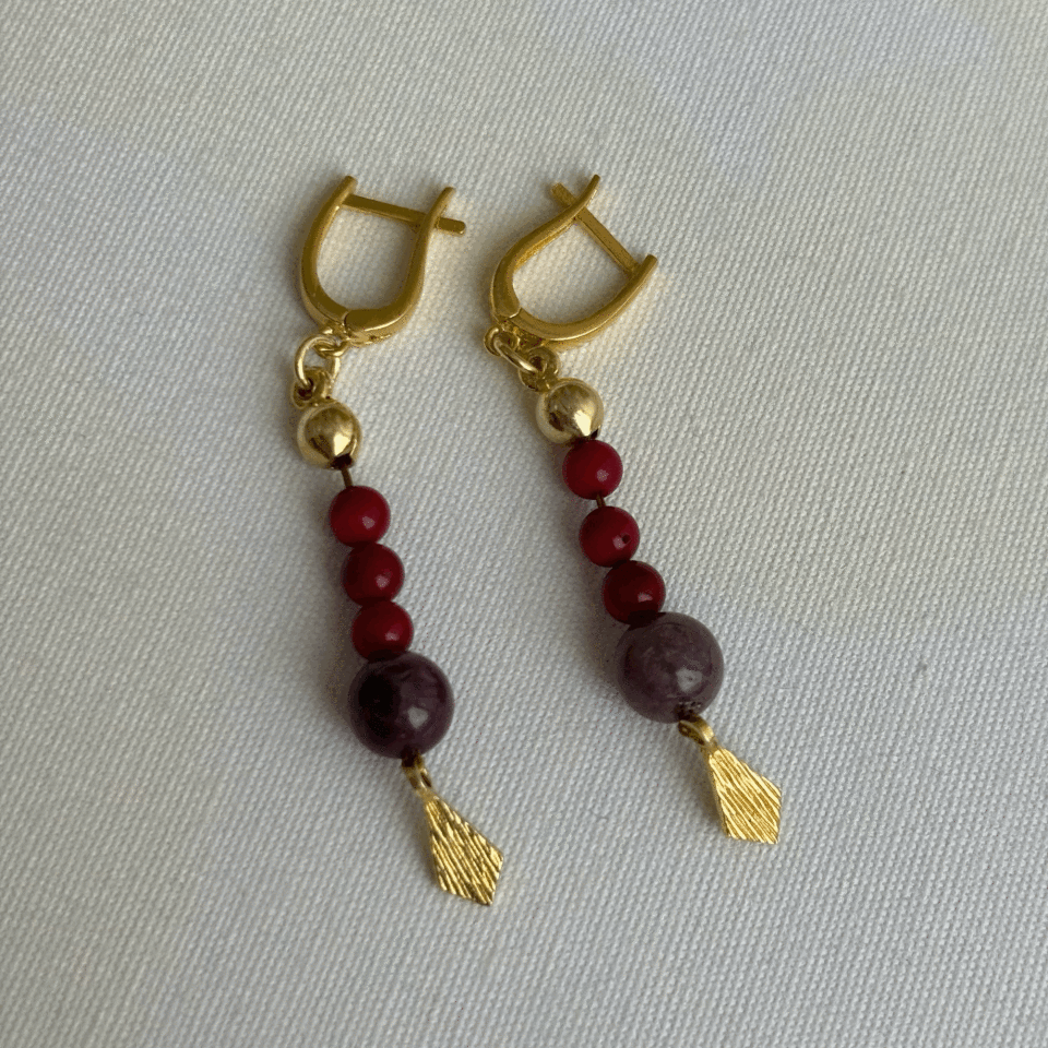 Taşlı Detay Püskül Küpe 18K Altın Kaplama