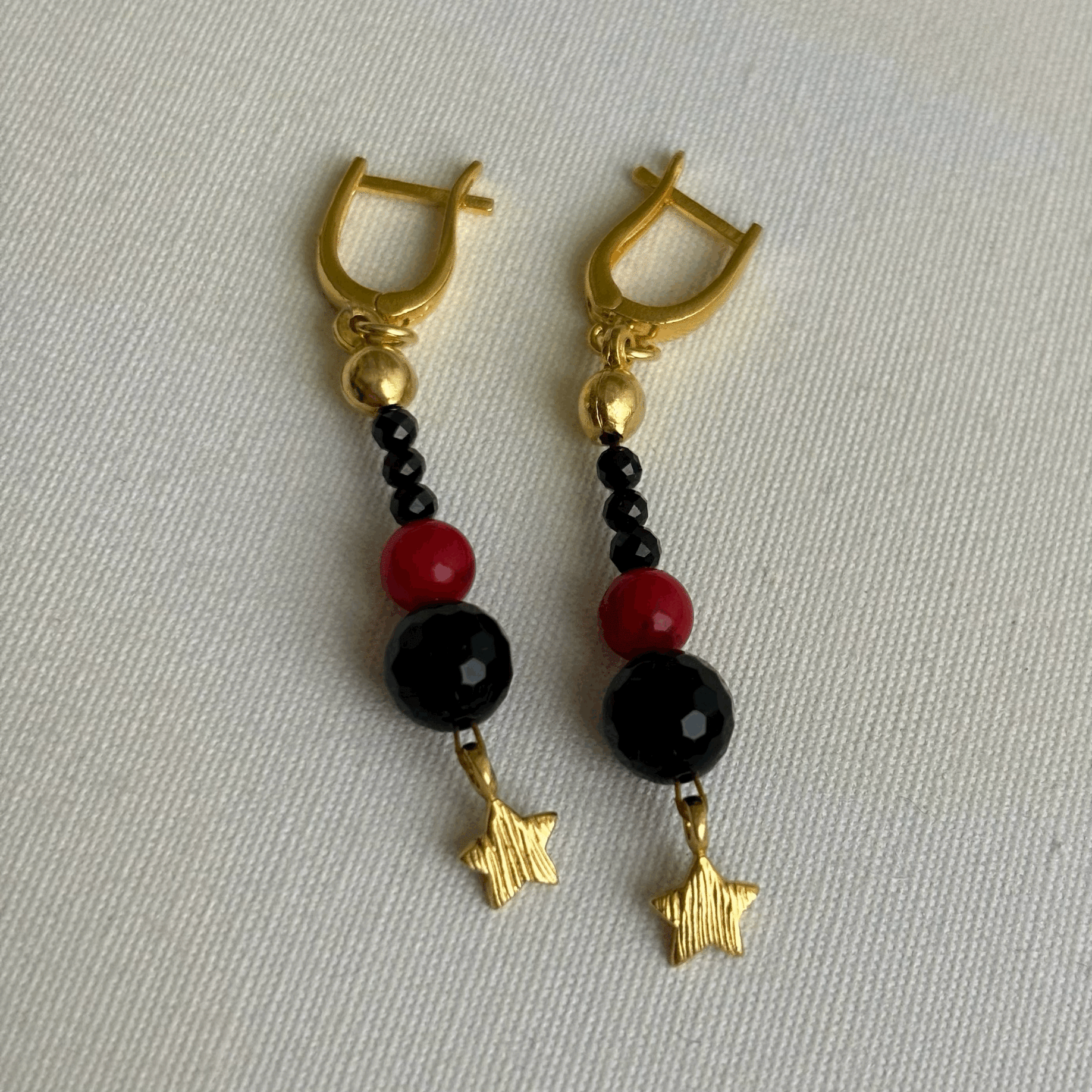 Taşlı Detay Yıldız Küpe 18K Altın Kaplama