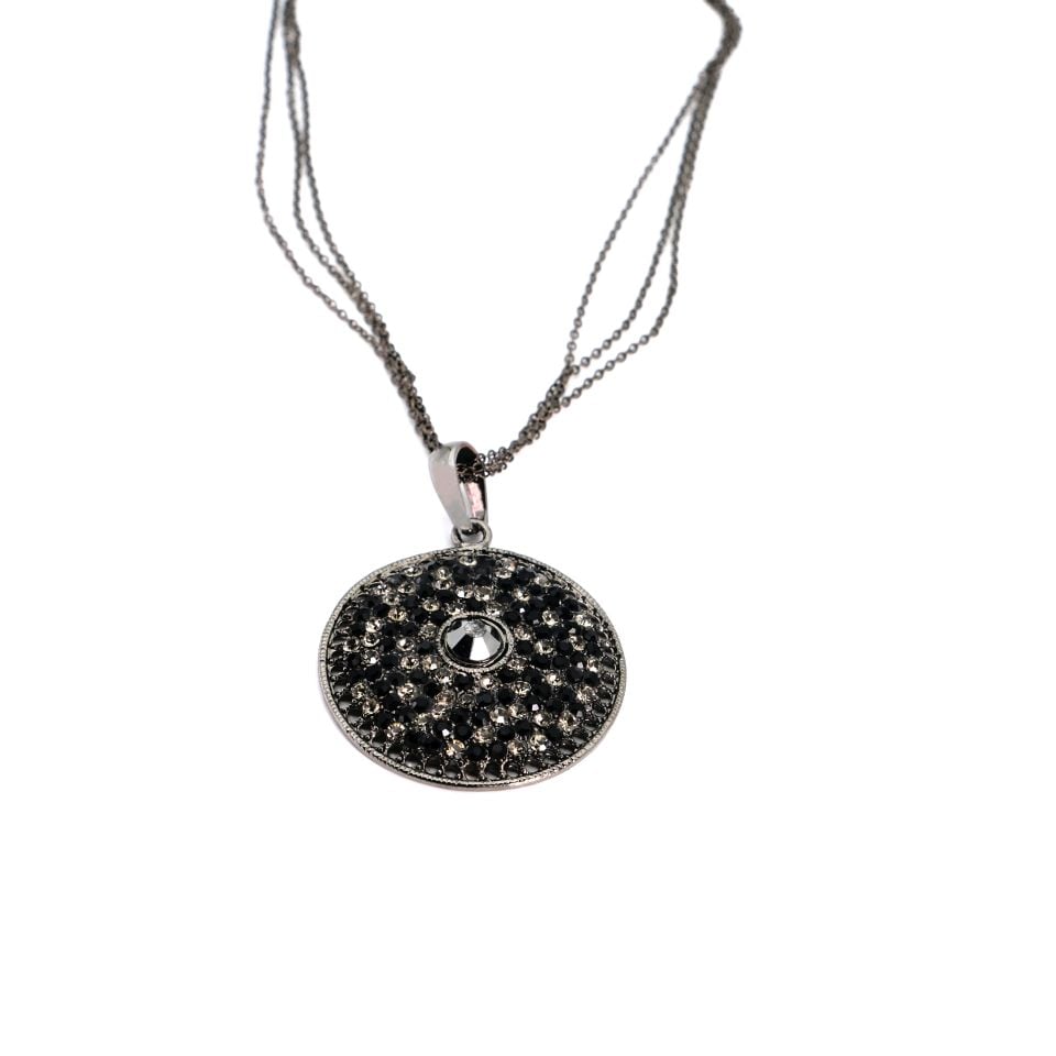 قلادة بتصميم حجري