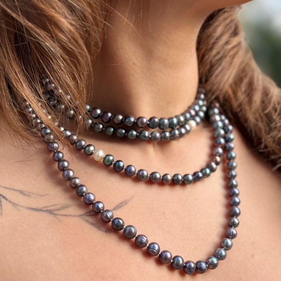 Patterned Black Pearl Necklace