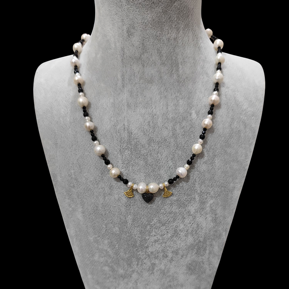 قلادة من حجر العقيق اللؤلؤي الطبيعي