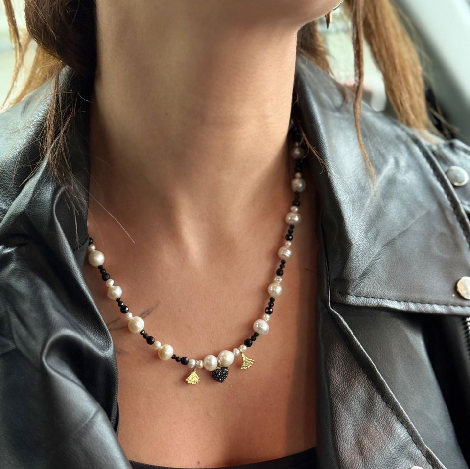 قلادة من حجر العقيق اللؤلؤي الطبيعي