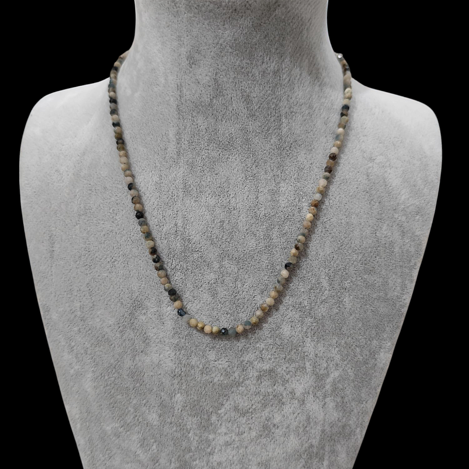 قلادة فضية من حجر الأكوامارين الطبيعي