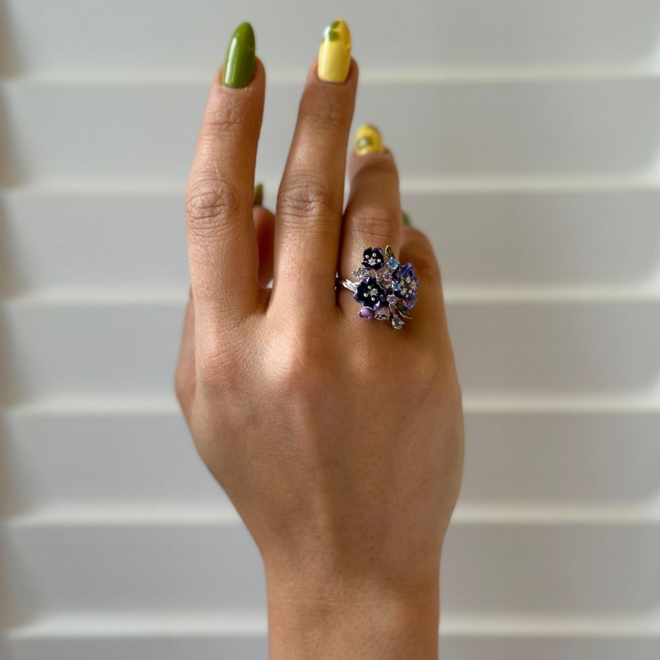 Çiçekli Taş Detay Mineli Yüzük