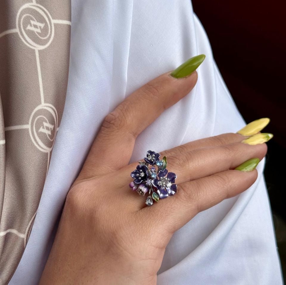 Flower Stone Detail Enamel Ring