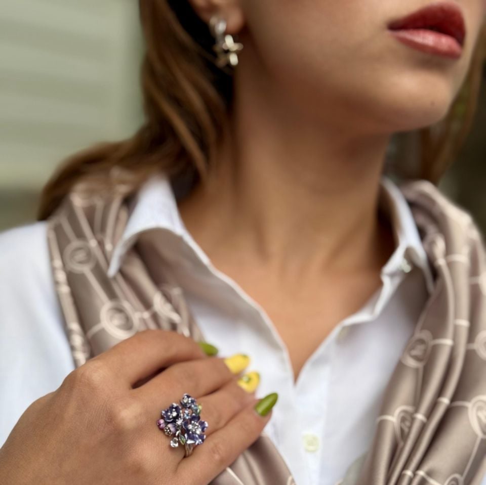 Çiçekli Taş Detay Mineli Yüzük