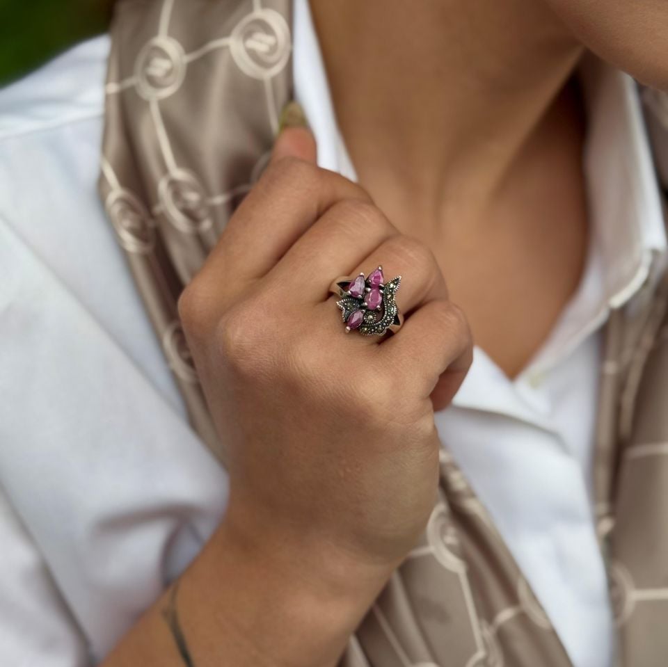 Yakut Taşlı Tasarım Yüzük