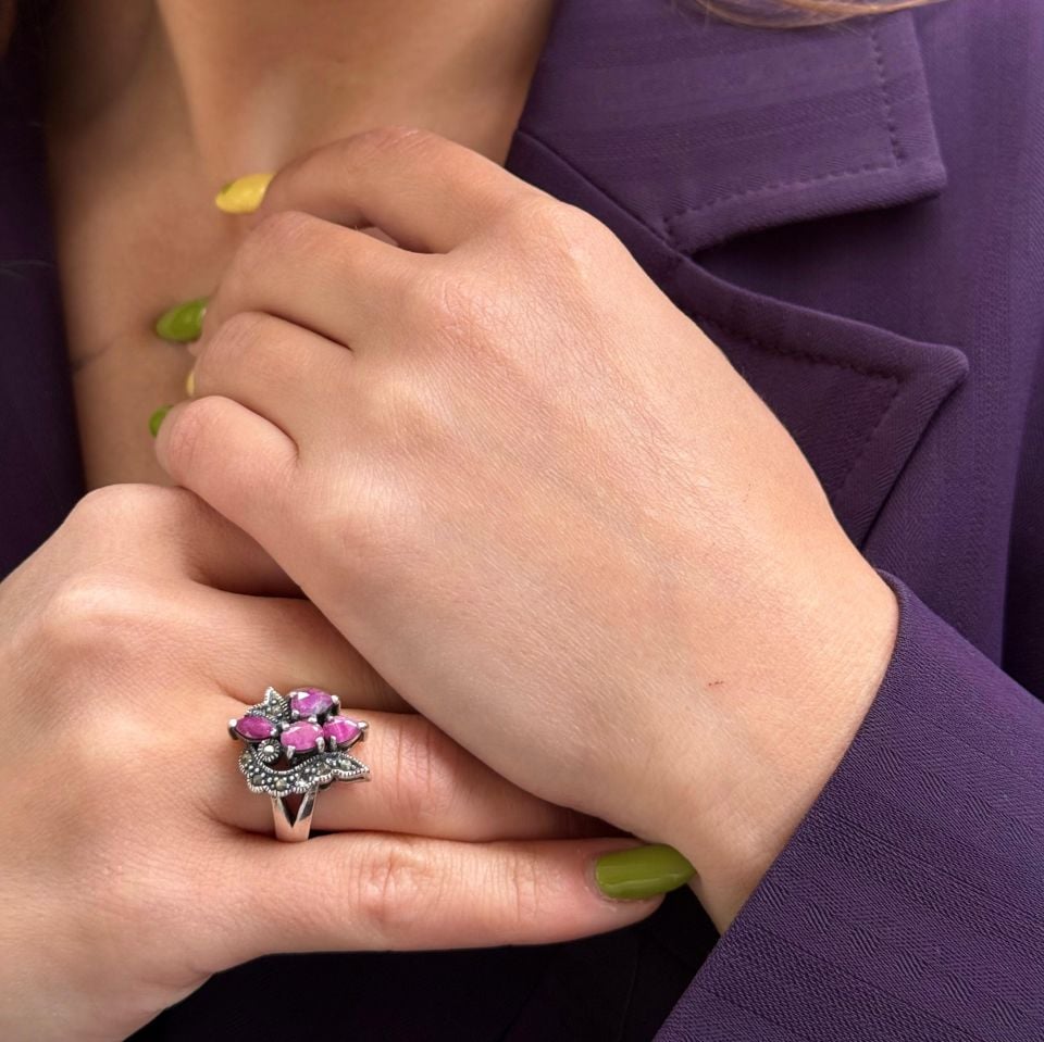 Yakut Taşlı Tasarım Yüzük